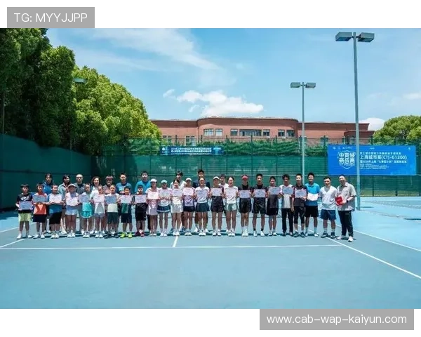 网球青训教练赴海外学习交流，网球教练团队